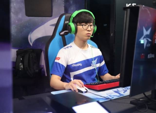 签下一名球 签下一名球